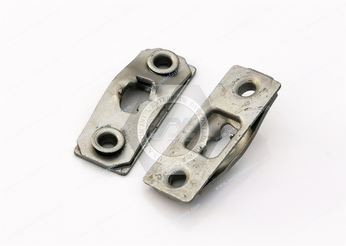 Conector hembra de cuarto de vuelta Lion, tamaño mediano, remache/tornillo (orificio pasante), acero con revestimiento de inmersión en zinc Conector hembra de cuarto de vuelta Lion, tamaño mediano, remache/tornillo (orificio pasante), acero con revestimiento de inmersión en zinc