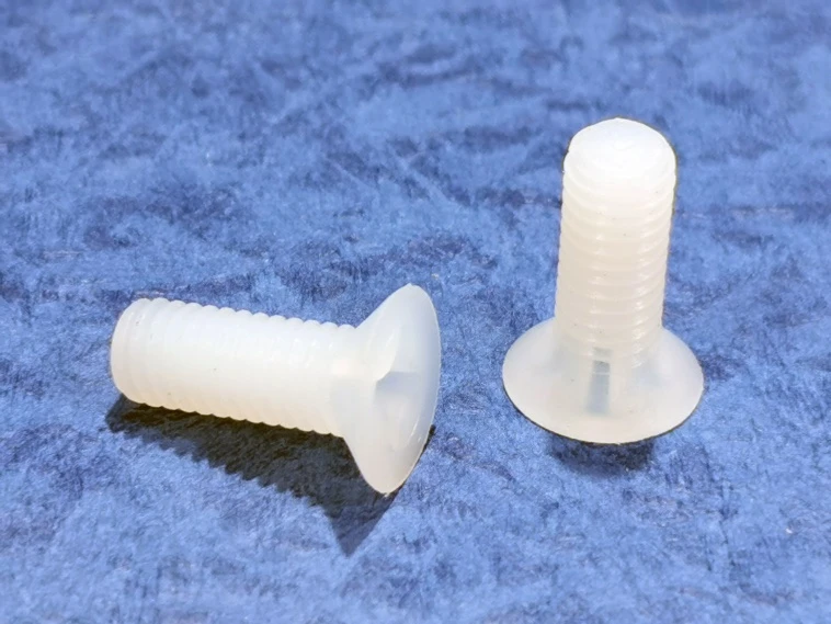 Tornillos de cabeza plana Phillips de nailon 66 m&eacute;tricos