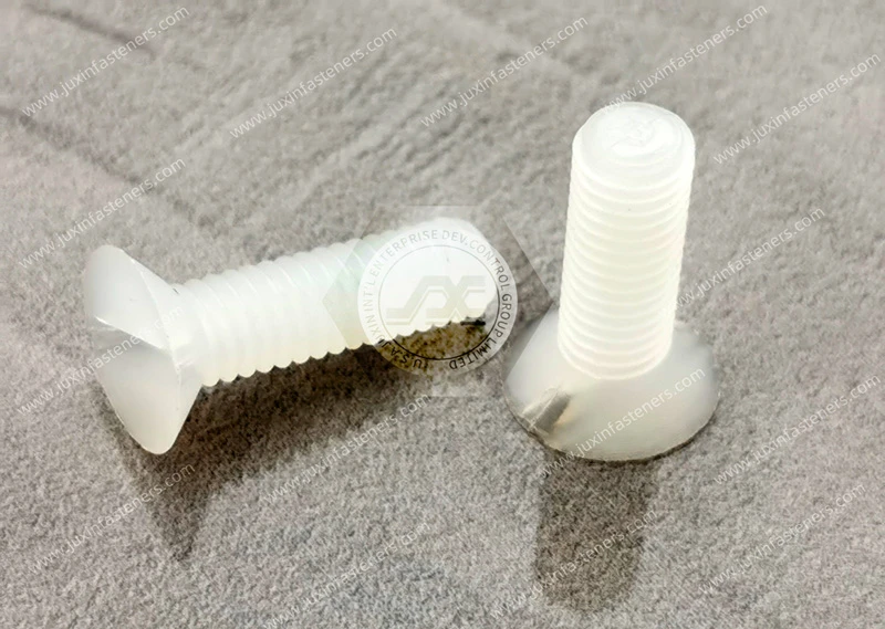 Tornillos de cabeza plana ranurados GF