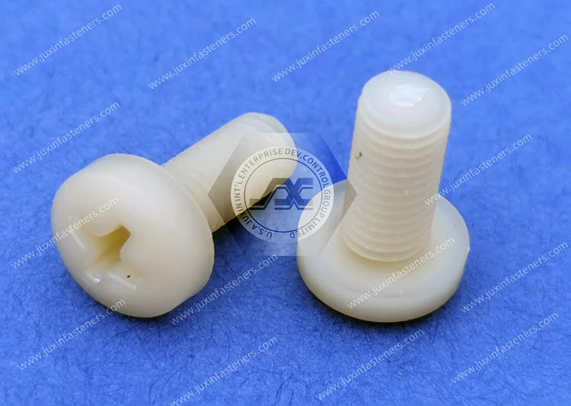 Tornillos Phillips de cabeza plana resistentes a altas temperaturas de fibra de vidrio PA