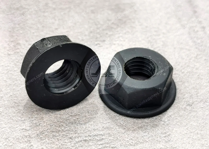 Tuercas con brida hexagonal de nailon negro m&eacute;trico 66