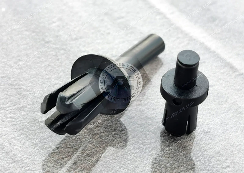 Remache pl&aacute;stico negro PR Nylon