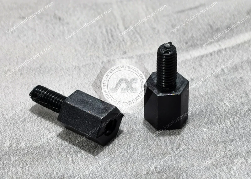 Separador roscado en pulgadas macho-hembra de nailon negro