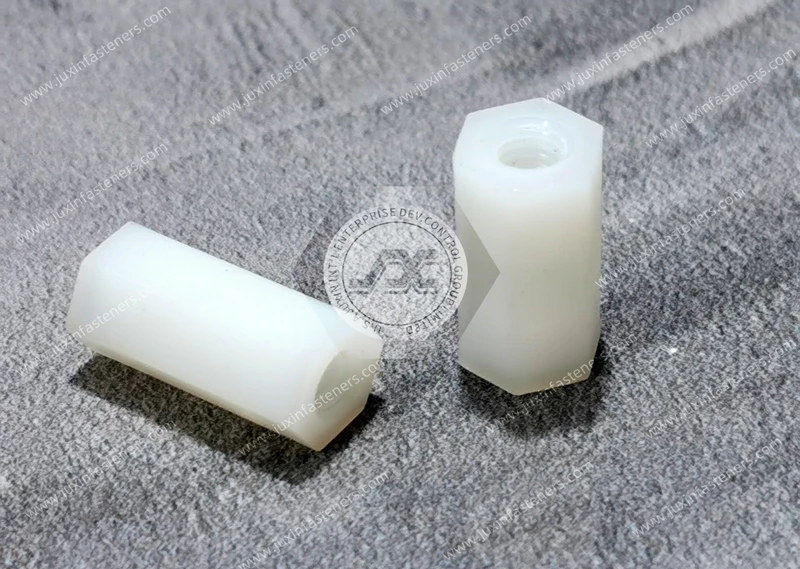 Separadores hexagonales con rosca m&eacute;trica hembra de nailon JX-HTP
