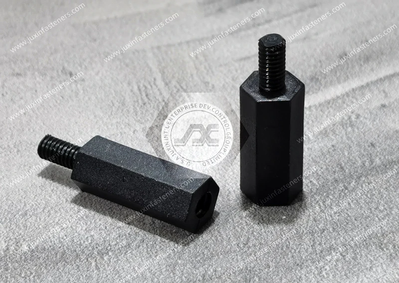 Separador roscado hexagonal negro JX-GHTS
