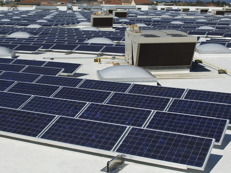 Soluciones de fijación para aplicaciones de energía solar, eólica, robótica e inteligencia artificial