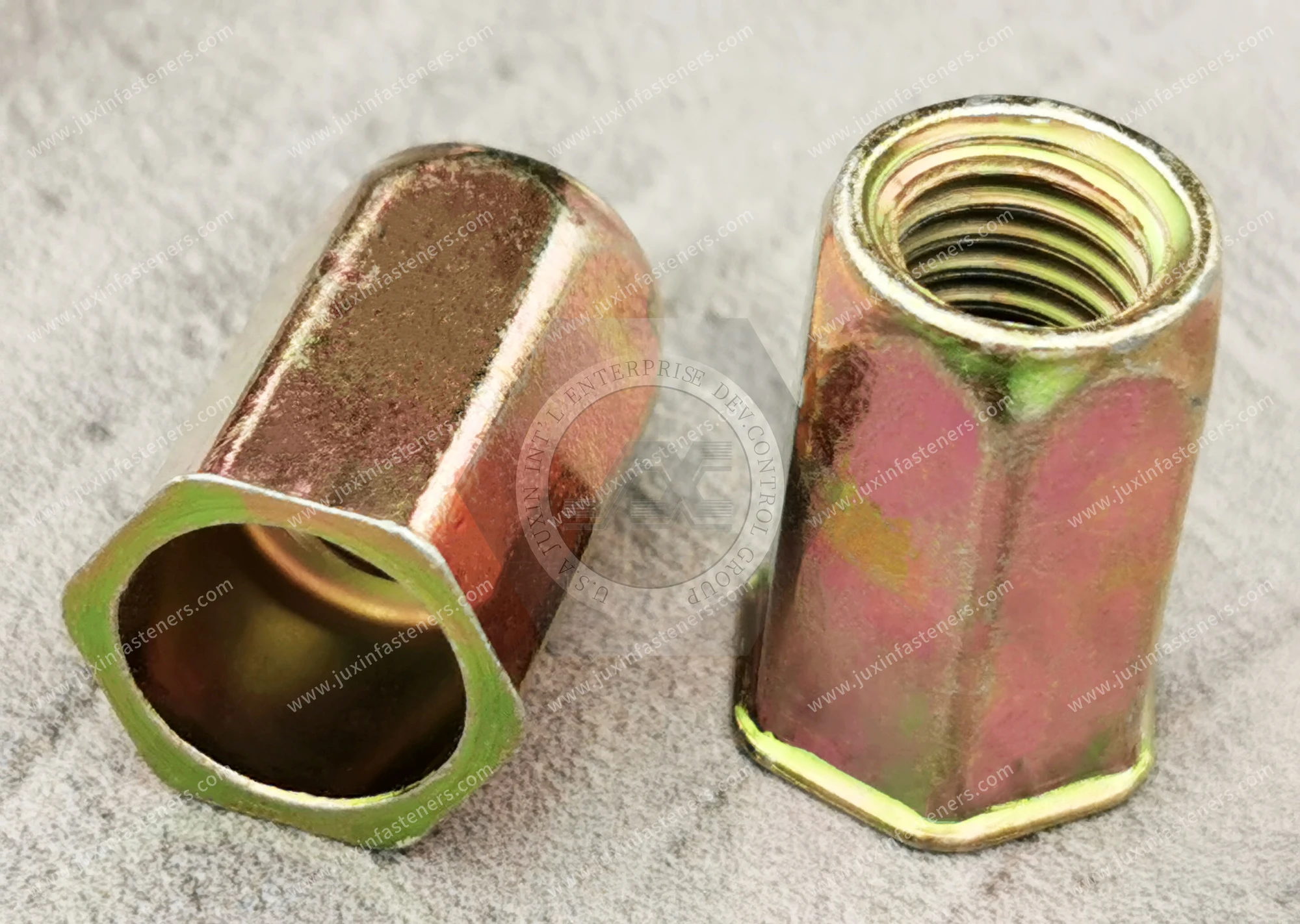 Tuerca remachable de acero, cabeza reducida, extremo abierto, cuerpo hexagonal completo &mdash; zincado de color