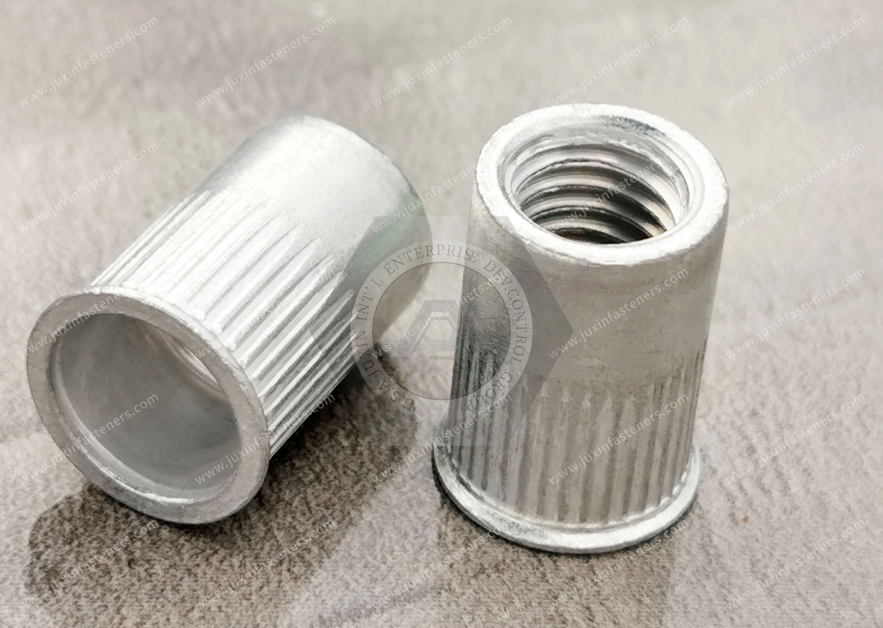 Tuerca remachable ciega de aluminio, cabeza reducida, abierta, cuerpo redondo moleteado