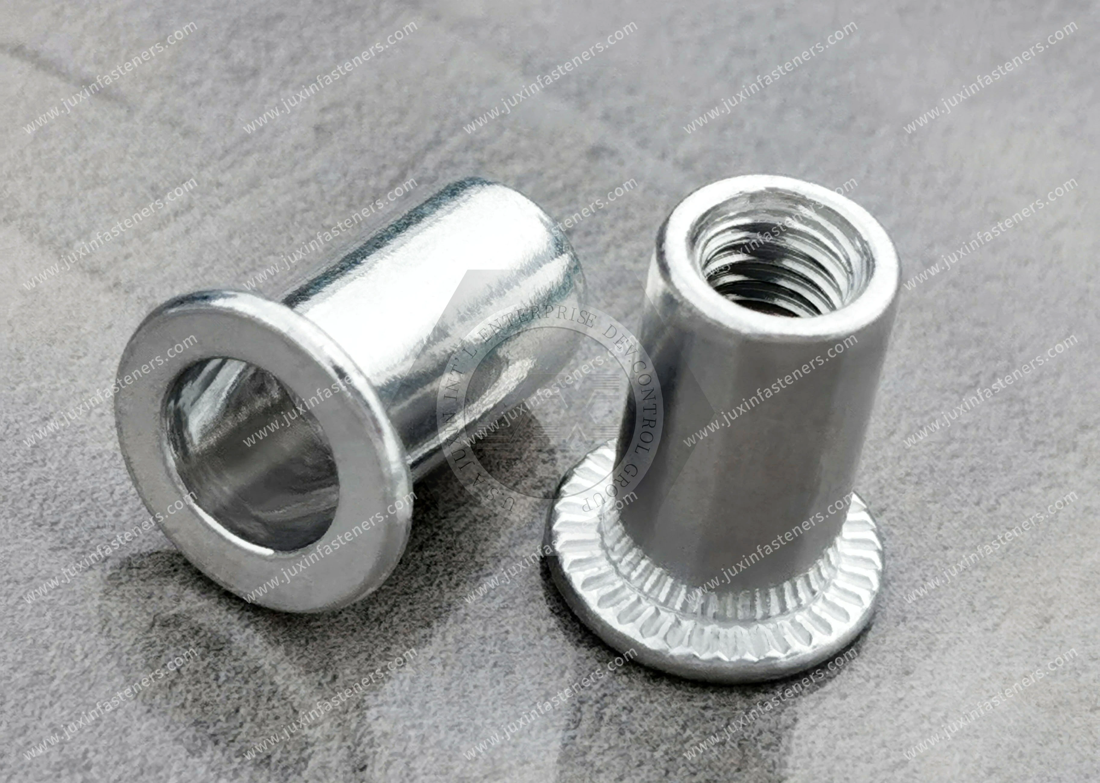 Tuerca remachable ciega de aluminio, cabeza plana, abierta, cuerpo redondo liso