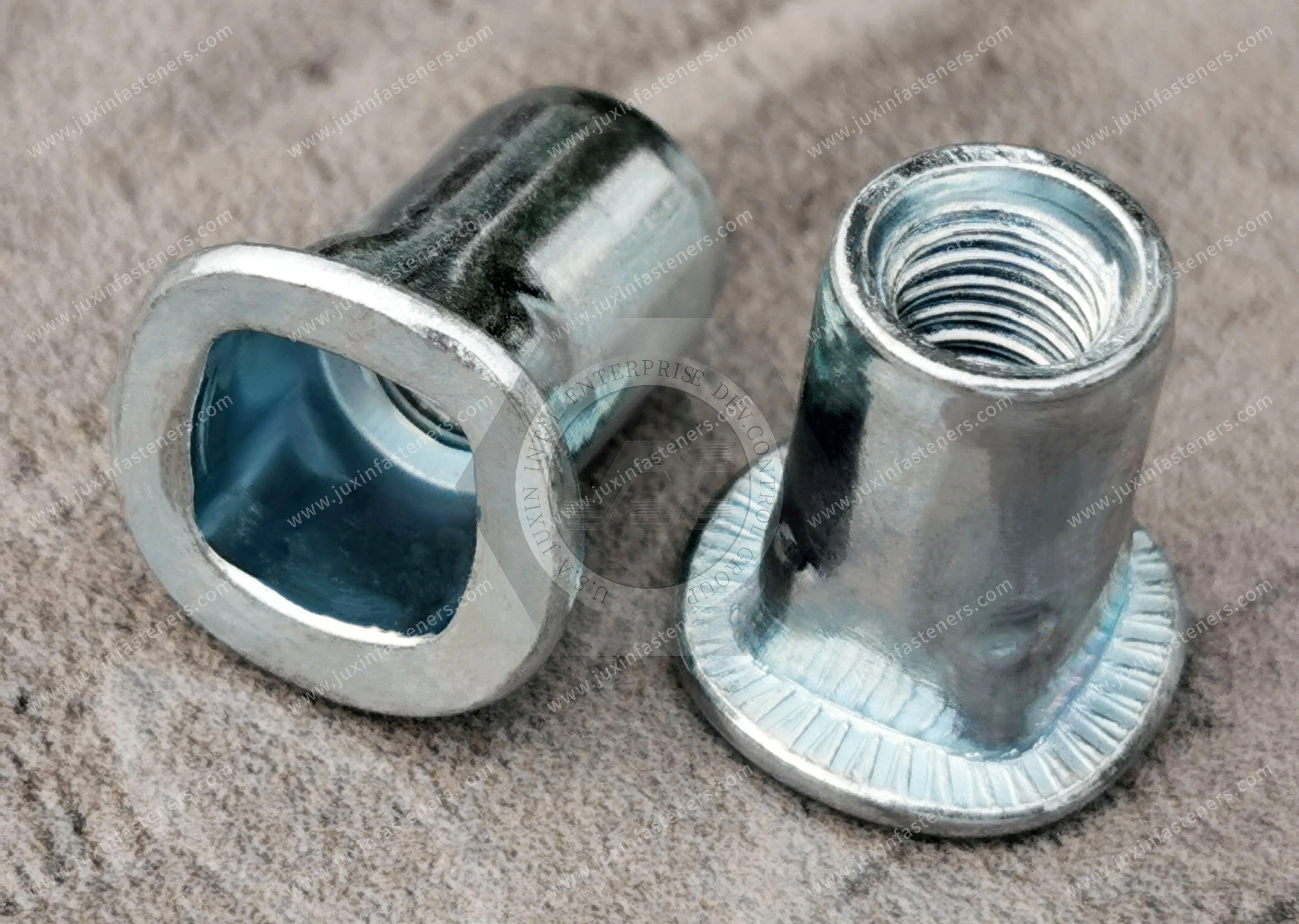 Tuerca remachable ciega, de acero, cabeza plana, cuerpo cuadrado, extremo abierto