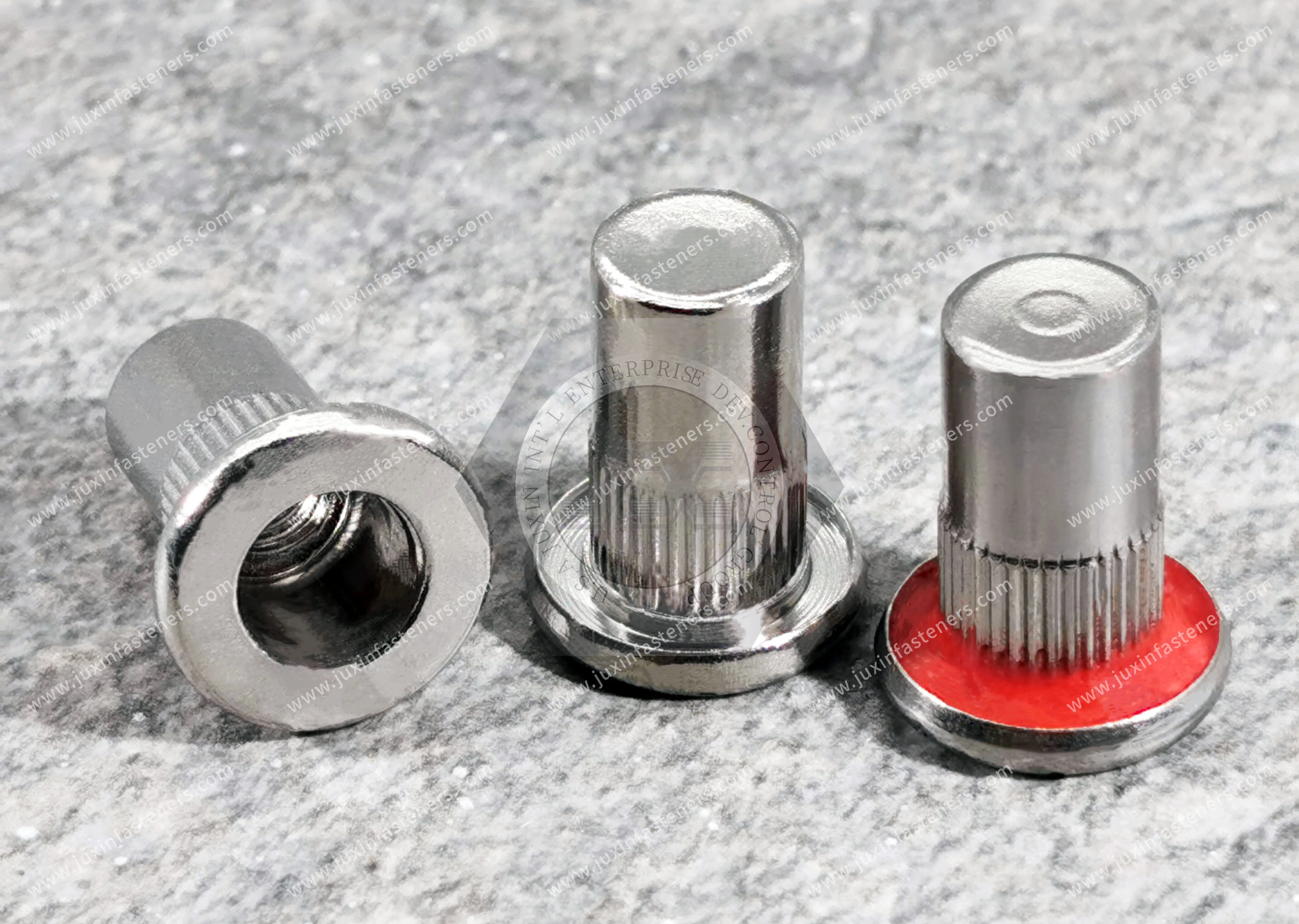 Tuerca remachable ciega, de acero inoxidable, cuerpo moleteado, extremo cerrado, fijador de roscas preaplicado
