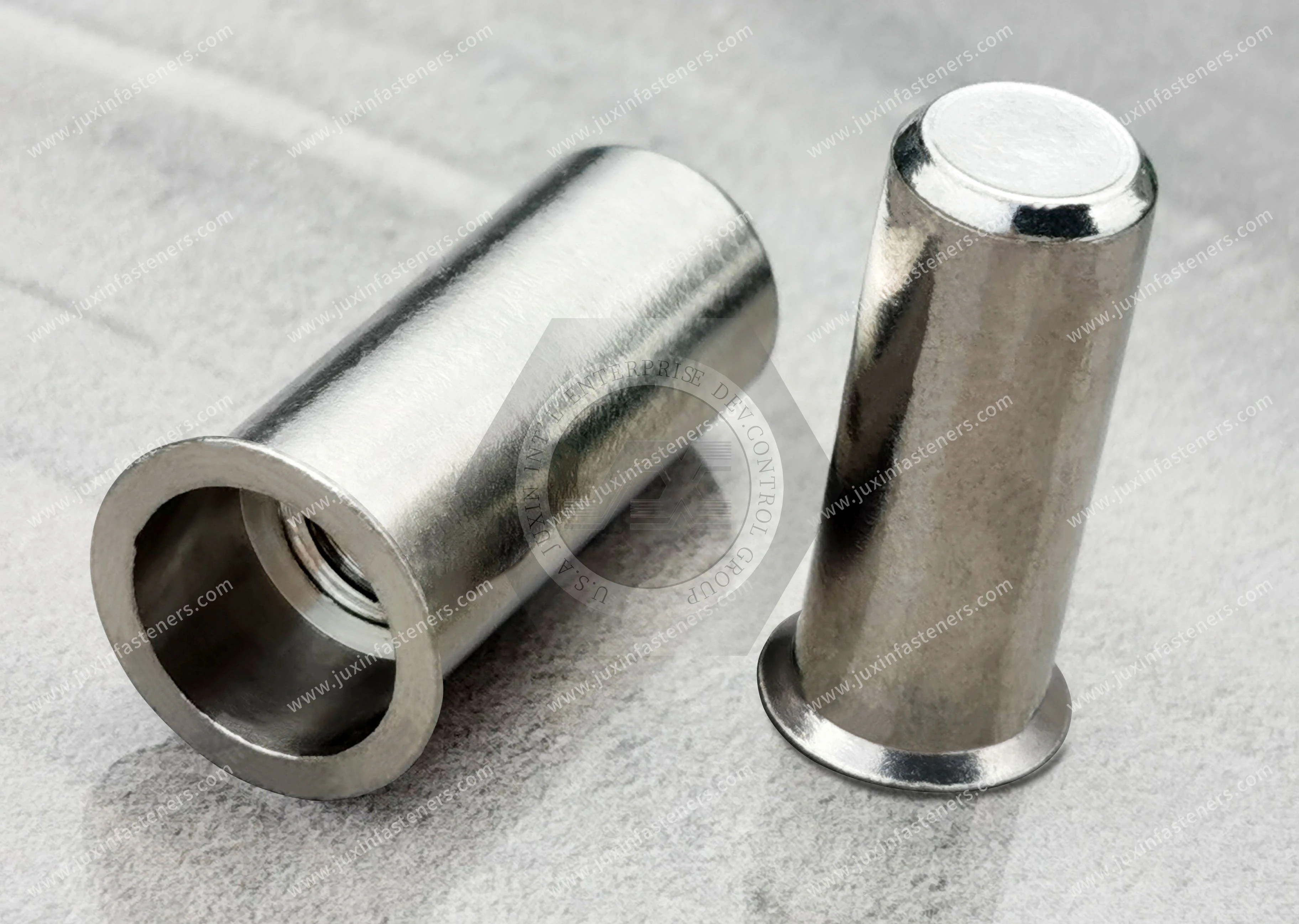 Tuerca remachable ciega de acero inoxidable, cabeza avellanada, extremo cerrado, cuerpo cil&iacute;ndrico liso