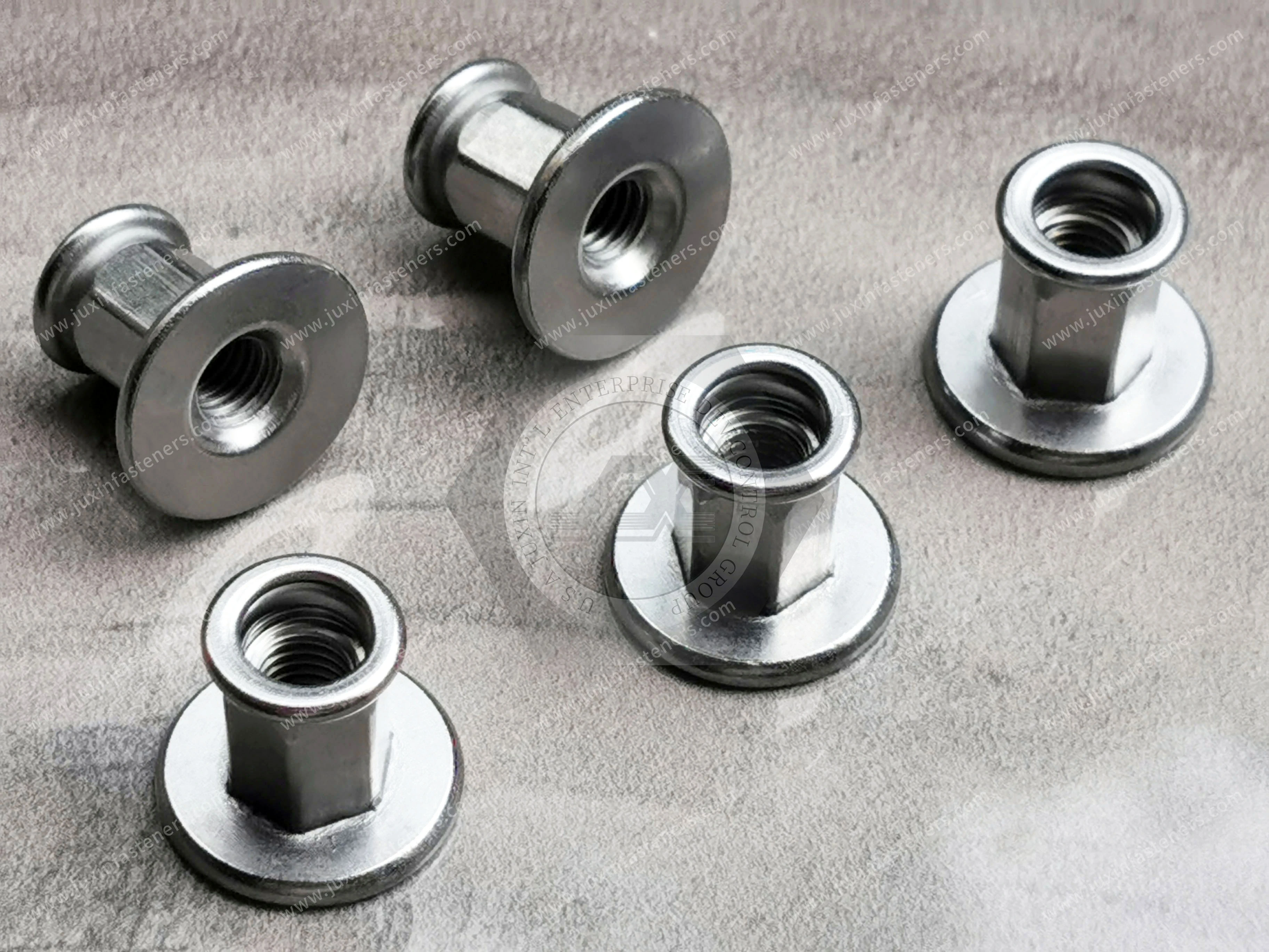 Tuerca remachable ciega, de acero, doble brida, recubrimiento de zinc-n&iacute;quel