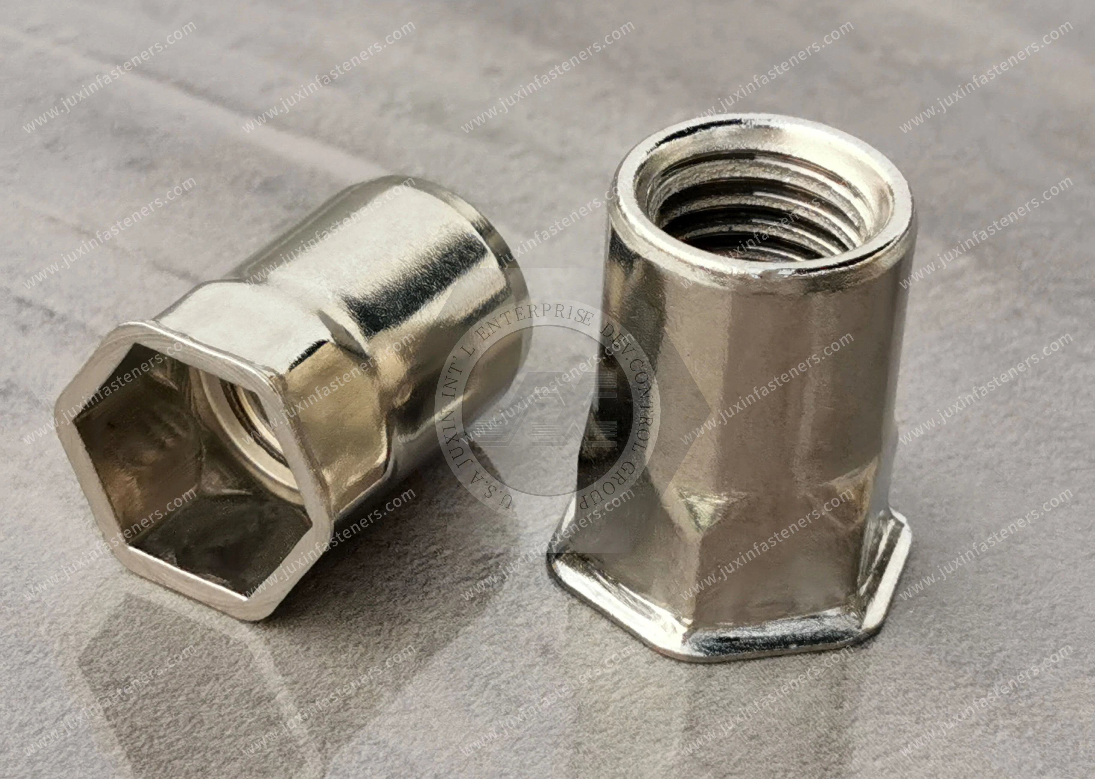 Tuerca remachable ciega de acero inoxidable, cabeza reducida, extremo abierto, cuerpo semiexagonal