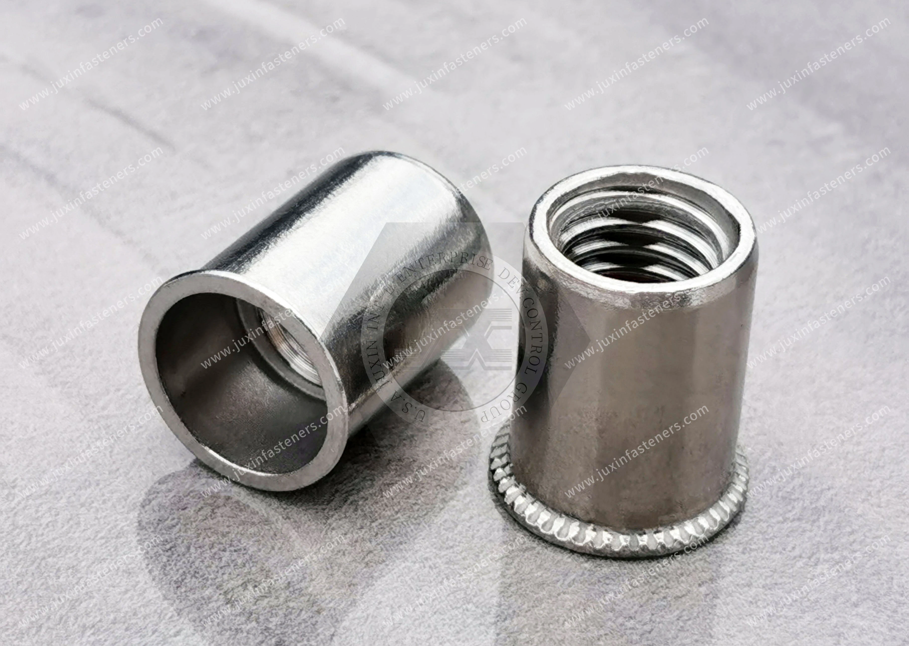 Tuerca remachable ciega de acero inoxidable, cabeza reducida, extremo abierto, cuerpo cil&iacute;ndrico liso