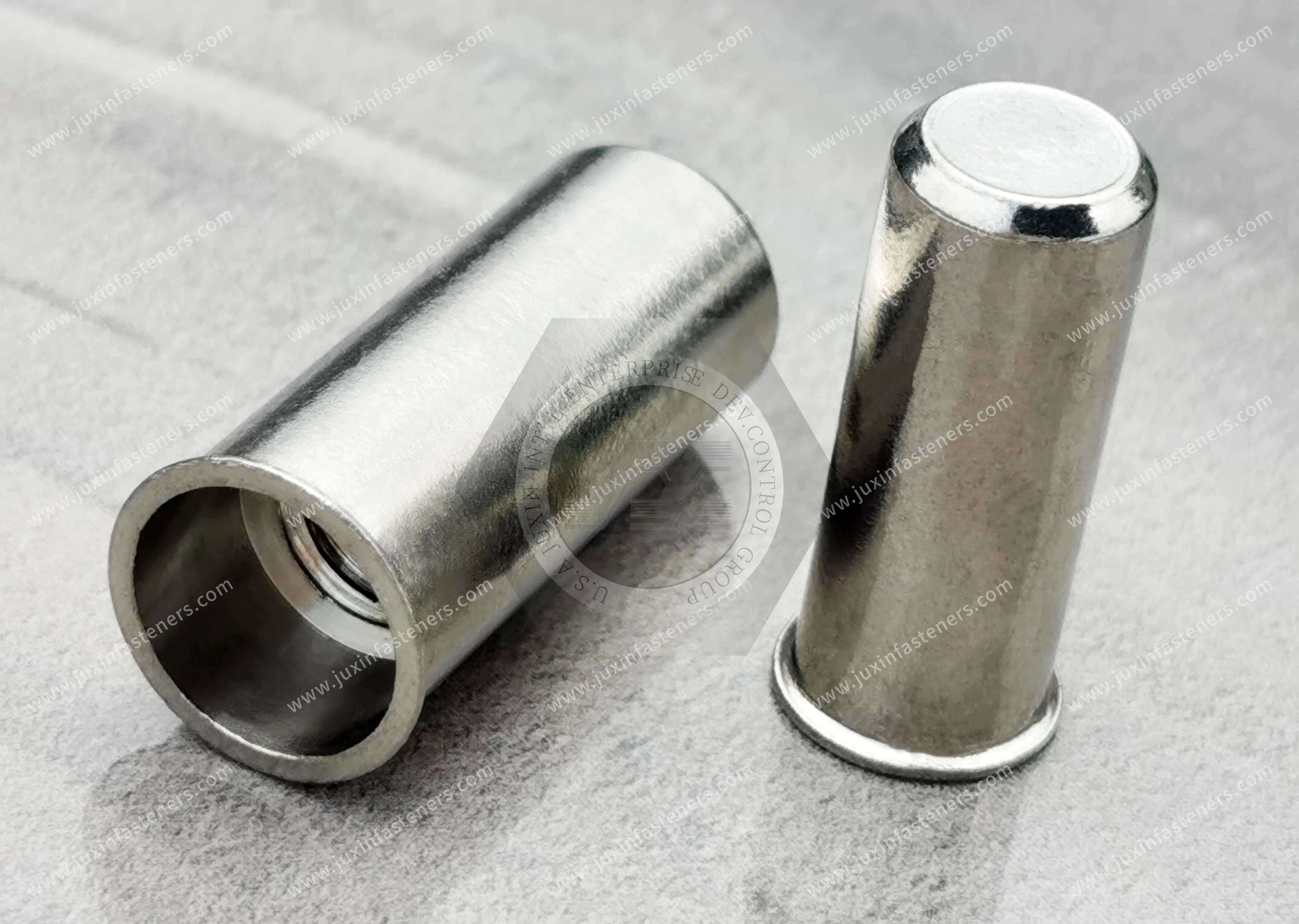 Tuerca remachable ciega de acero inoxidable, cabeza reducida, extremo cerrado, cuerpo cil&iacute;ndrico liso