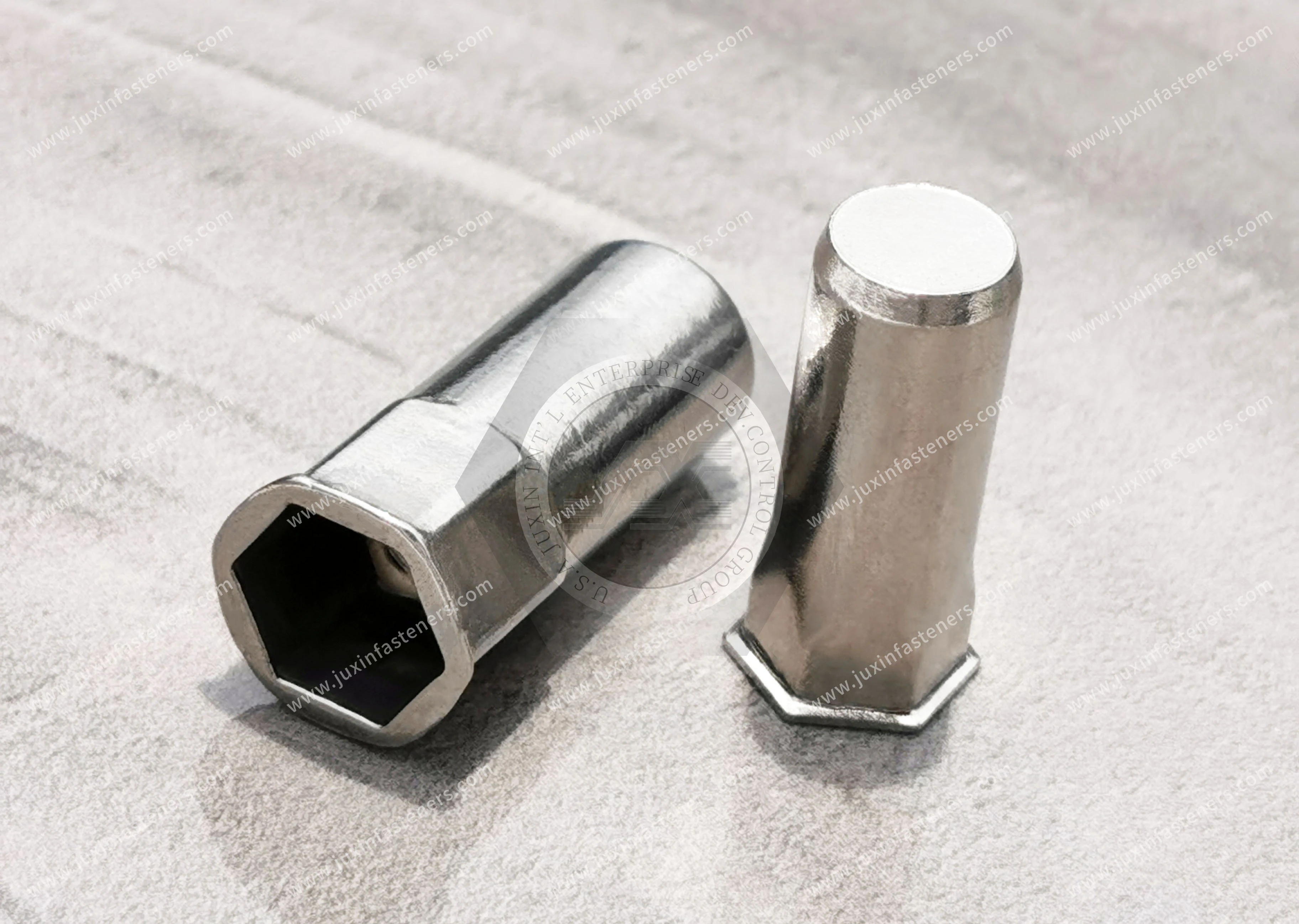 Tuerca remachable ciega de acero inoxidable, cabeza reducida, extremo cerrado, cuerpo semiexagonal