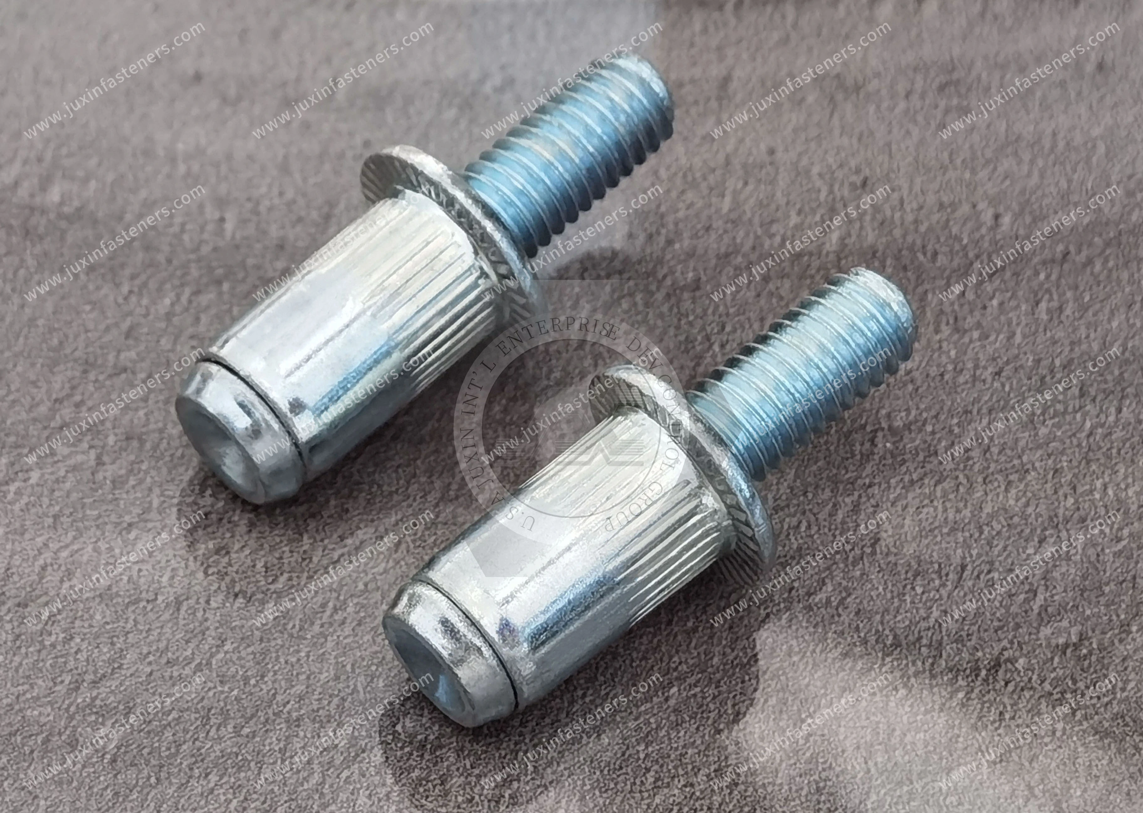 Esp&aacute;rrago remachable ciego moleteado de cabeza plana M5 a M8 con cincado