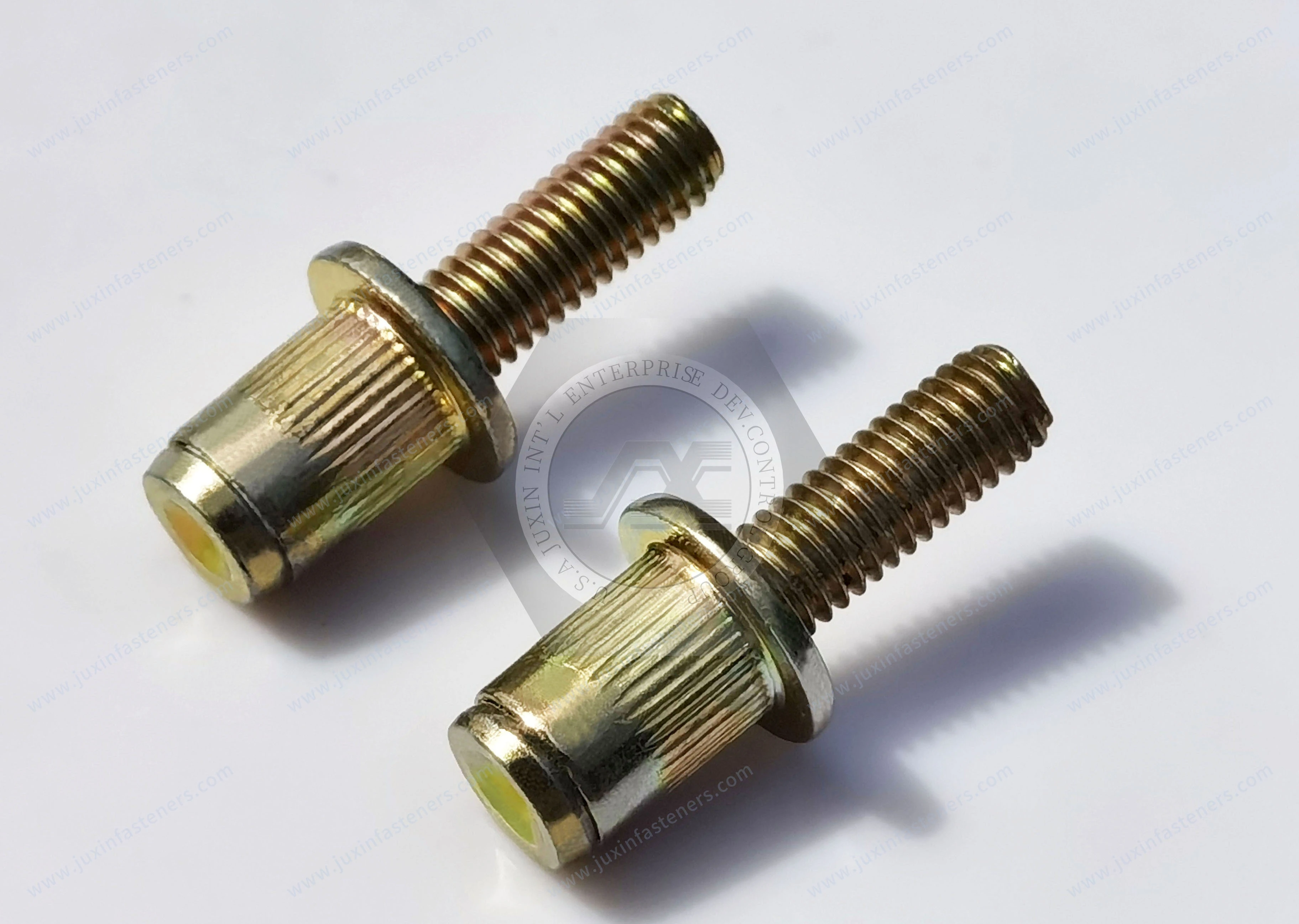Esp&aacute;rrago remachable ciego moleteado de cabeza plana M5 a M8 con cincado amarillo